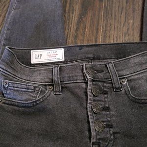 Mid Rise True Skinny Jeans with Washwell in Black Denim GAP